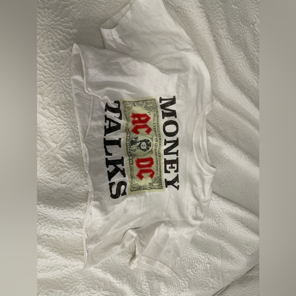 White cropped t shirt. From H&M only worn once! Very comfortable, size S/M.